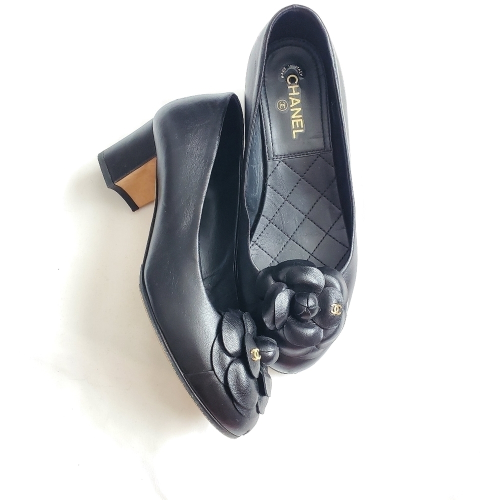 Chanel Black Lambskin Quilted Camellia CC Block Heel Pumps Size 37C